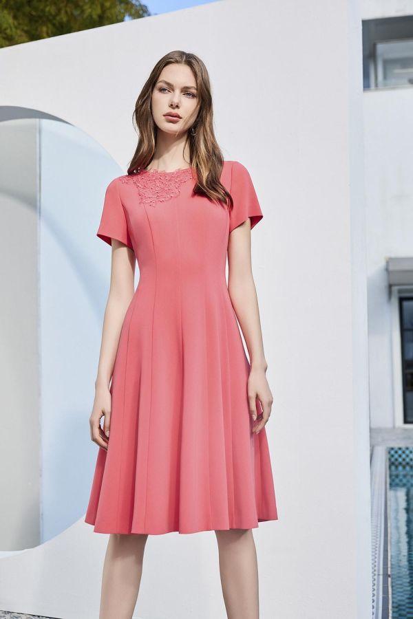 圓領公主線洋裝 