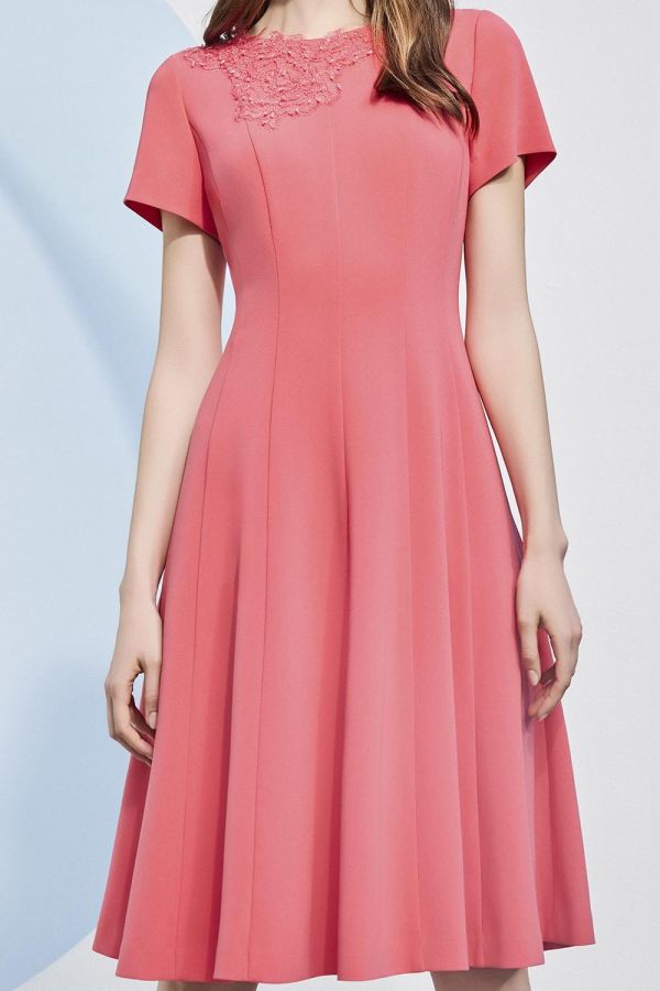 圓領公主線洋裝 