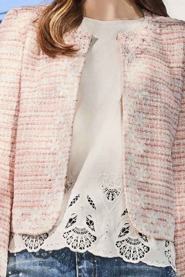 下襬鏤空繡花寬版T恤 