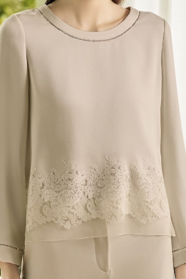 蕾絲拼接鏤空上衣 