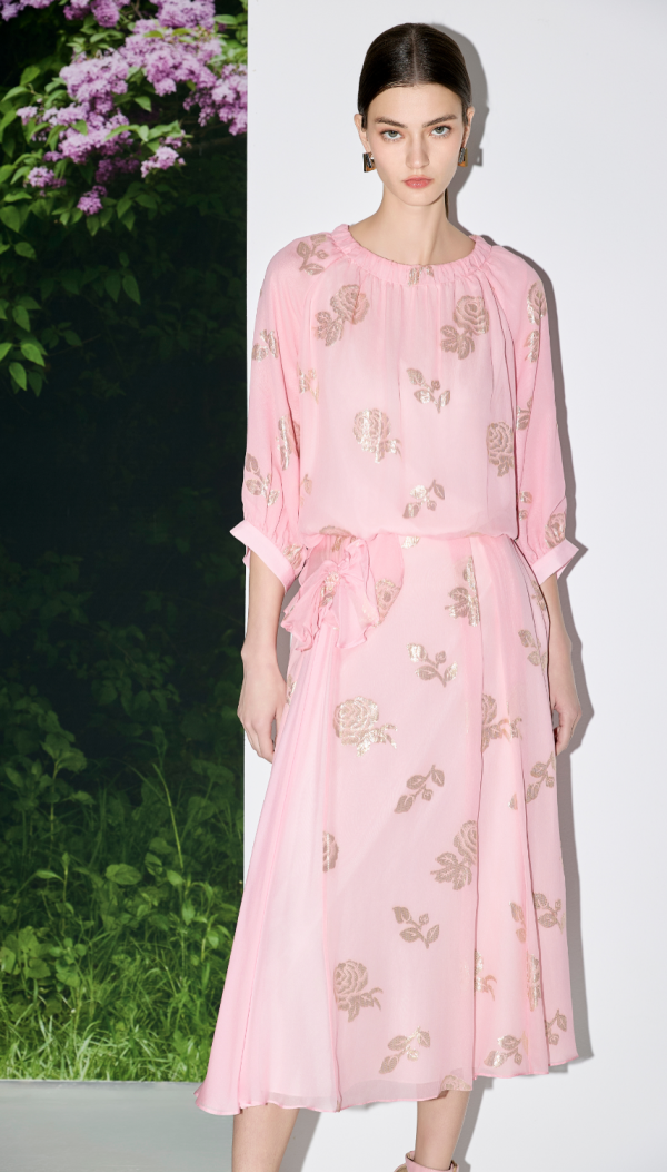 蝴蝶金蔥上衣 Anita Su
Anita Su 女裝
Anita Su 春夏新品
Anita Su 25SS 系列
Anita Su 高端女裝
2025 春夏時尚
2025 春夏穿搭靈感
春夏新品推薦
25SS 系列女裝
春夏高端女裝