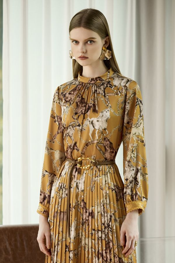 緞面印花馬洋裝 