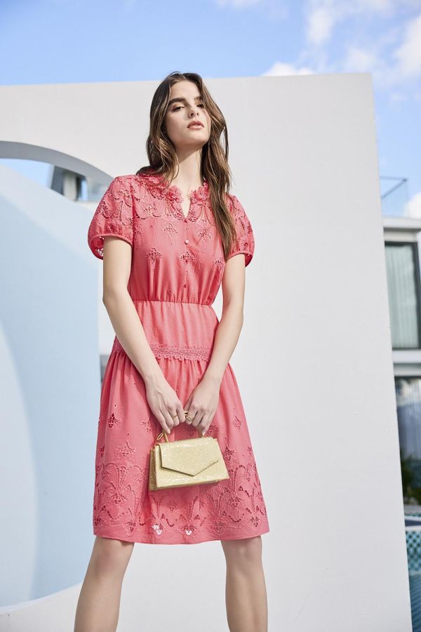 鏤空繡花綁帶洋裝 