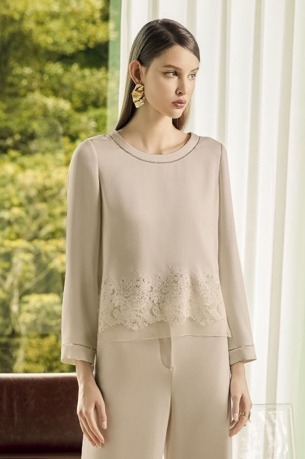 蕾絲拼接鏤空上衣 