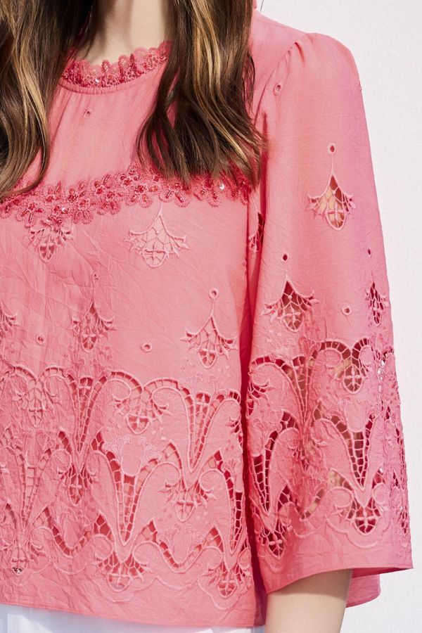 鏤空桃心短版上衣 