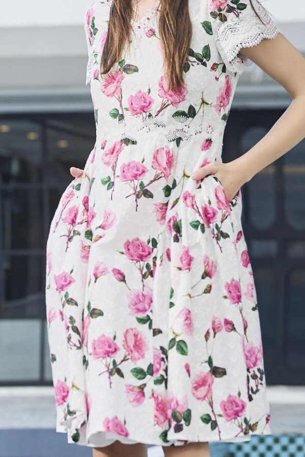花卉印花緹花洋裝 
