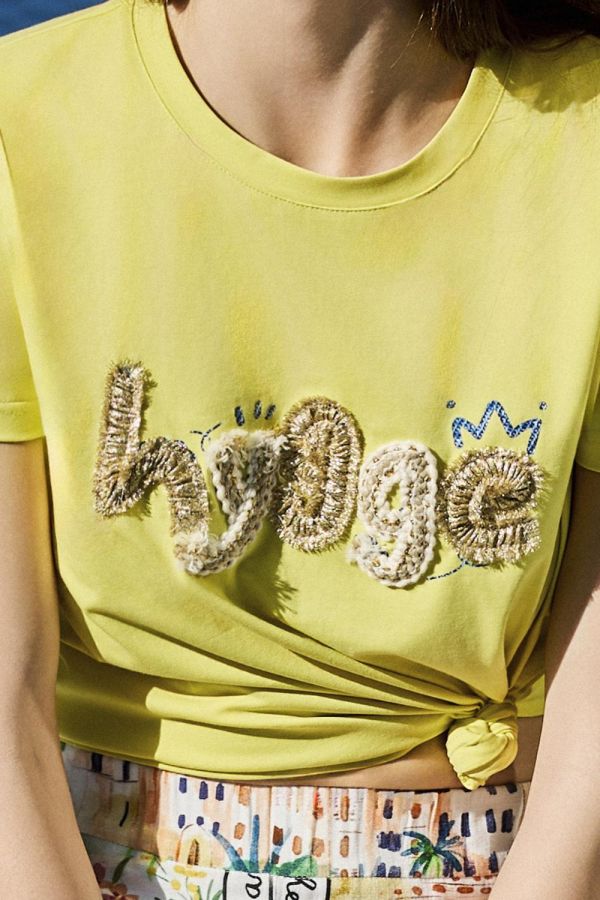 貼布繡英文字T恤 