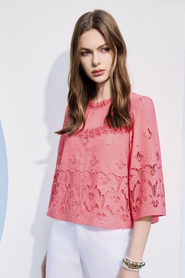 鏤空桃心短版上衣 