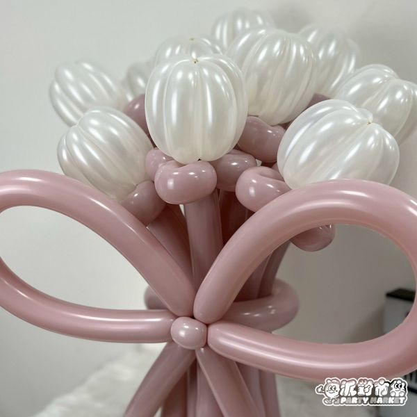 氣質粉白鬱金香花束 韓式氣球花束,氣球花束台北,愛心氣球花束,畢業氣球花束,告白花束,生日花束台北,生日花束推薦,生日氣球哪裡買,生日道具哪裡買
