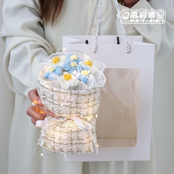 小香風泡芙花編織花束（附提袋） 編織花束,毛線花朵,畢業花束,編織花,毛線花,針織花,鉤針花,向日葵花束,畢業禮物,小香風花束