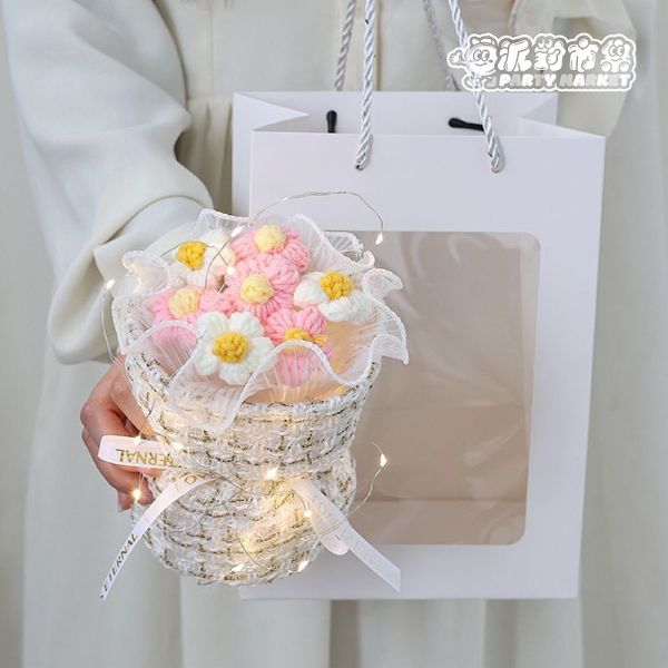 小香風泡芙花編織花束（附提袋） 編織花束,毛線花朵,畢業花束,編織花,毛線花,針織花,鉤針花,向日葵花束,畢業禮物,小香風花束