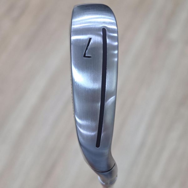 二手近新品TaylorMade Qi 28° 7號鐵桿 搭配N.S.Pro 820 97 R桿身 
