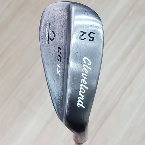 二手美品Cleveland CG12 ᴢɪᴘ ɢʀᴏᴏᴠᴇꜱ ʙʟᴀᴄᴋ ᴘᴇᴀʀʟ(珍黑版) 52/10°挖起桿 搭配Dynamic Gold 130 W桿身 