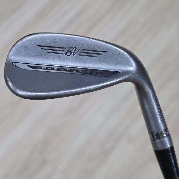 二手美品Titleist(26) SM11 ɴɪᴄᴋᴇʟ(深灰版) 50/𝟢𝟪°ꜰ挖起桿 搭配Dynamic Gold 129 ꜱ𝟤𝟢𝟢 W桿身 