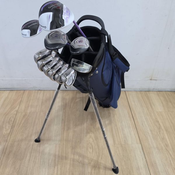 二手美品 女生 女用TaylorMade AERO ◂BURNER HL°/16.5° 開球木桿/3ᴴᴸ號球道木桿 TM1-515 L桿身+JET SPEED 21°/25° 5ᴴᴸ號球道木桿/5號小雞腿 搭配TM1-314 44/49 L桿身+RBZ ꜱʟ 6-S(共6支)鐵桿組 搭配RB-45 SL L桿身+YES! 𝓜𝓪𝓻𝓲𝓵𝔂𝓷 ᴘɪɴᴋ 33"推桿(共11支) 搭配全新腳架式球袋 