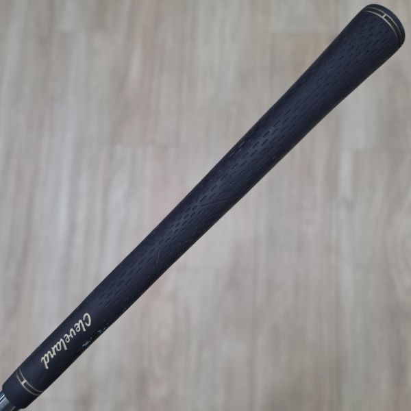 二手美品Cleveland CG15 ᴢɪᴘ ɢʀᴏᴏᴠᴇꜱ ʙʟᴀᴄᴋ ᴘᴇᴀʀʟ 60/𝟣𝟤°挖起桿 搭配Dynamic Gold 119 W桿身 