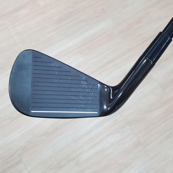 二手超美品TaylorMade P790 ʙʟᴀᴄᴋ(黑武士限量版) 7號鐵桿 搭配原廠特注高階鋼碳纖維Fujikura MCI 80-S 86 S桿身 