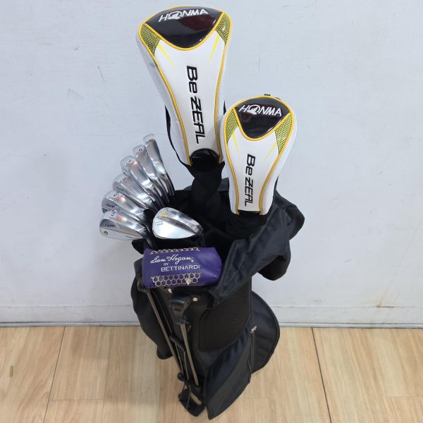 二手超美品HONMA Be ZEAL 𝟧𝟤𝟧 9.5°/21° 開球木桿/7號球道木桿 搭配VIZARD ᴇᴘᴛ-tech 𝟦𝟪 51/51 S桿身+ᴛ//ᴡᴏʀʟᴅ TR21X 5-10(共6支)鐵桿組 搭配N.S.Pro 950 neo 98 S桿身+C-SOLE 58/12°挖起桿 搭配Dynamic Gold ꜱ𝟤𝟢𝟢 129 S桿身+BETTINARDI GOLF 𝓑𝓮𝓷 𝓗𝓸𝓰𝓪𝓷 ʙʜʙ𝟦。ᴄᴄ 34"推桿(共10支) 搭配二手近新HONMA腳架式球袋 