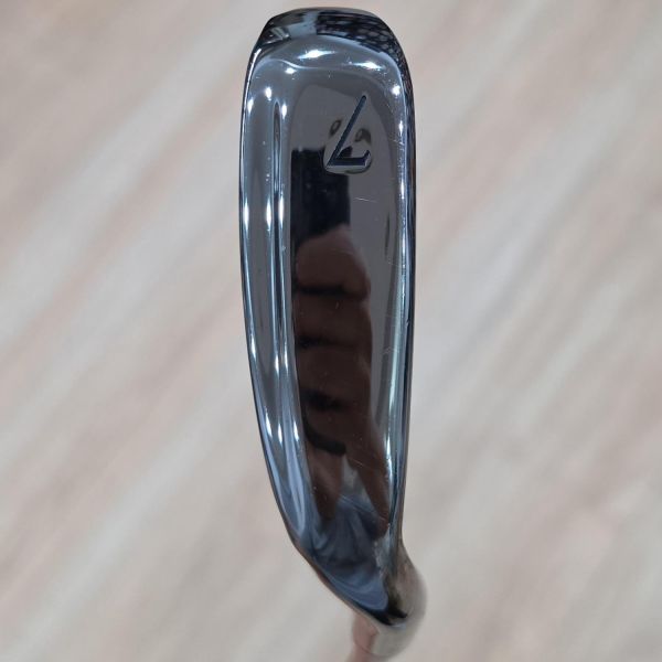 二手近新品MAJESTY Royale 27° 7號鐵桿 搭配LV-540 48 R桿身 