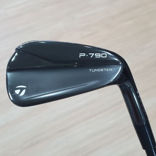 二手超美品TaylorMade P790 ɪɪɪ ʙʟᴀᴄᴋ(黑武士版) 30.5° 7號鐵桿 搭配高階碳鋼MCI ʙʟᴀᴄᴋ 𝟪𝟢-ꜱ 86 S桿身 
