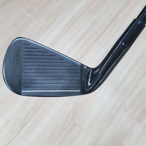 二手超美品TaylorMade P790 ɪɪɪ ʙʟᴀᴄᴋ(黑武士版) 30.5° 7號鐵桿 搭配MCI ʙʟᴀᴄᴋ 𝟪𝟢-ꜱ 86 S桿身 