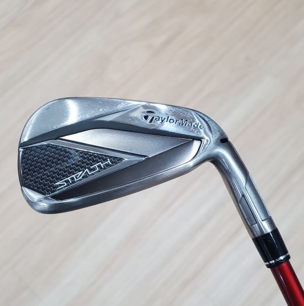 二手美品 女生 女用TaylorMade STEALTH 28° 7號鐵桿 搭配原廠TENSEI ʀᴇᴅ TM40 47 L桿身 