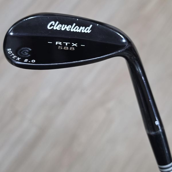 二手品Cleveland -RTX- 588 ʀᴏᴛᴇx 𝟤.𝟢 ʙʟᴀᴄᴋ ꜱᴀᴛɪɴ(曜黑版) 56/𝟪°挖起桿 搭配Dynamic Gold ꜱ𝟤𝟢𝟢 129 W桿身 