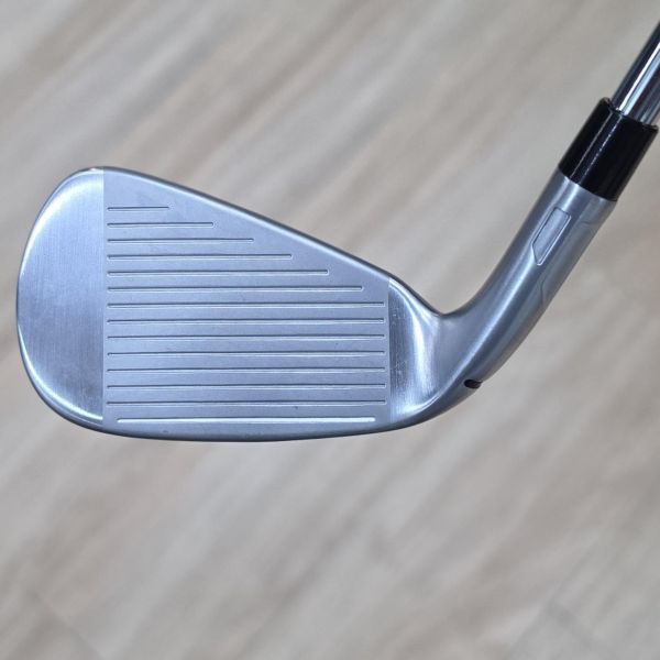 二手近新品TaylorMade Qi 28° 7號鐵桿 搭配N.S.Pro 820 97 R桿身 