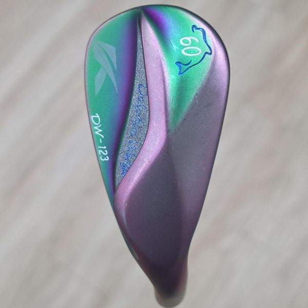 二手近新品kasco DW-123(Dolphin Wedge) ʀᴀɪɴʙᴏᴡ(彩虹漸變版) 60/7°挖起桿 搭配Dynamic Gold Spinner ᴡᴇᴅɢᴇ ᴛᴏᴜʀ ɪꜱꜱᴜᴇ 128 W桿身 