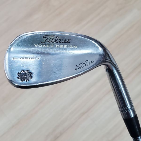 二手美品Titleist VOKEY DESIGN F ɢʀɪɴᴅ 52/10°挖起桿 搭配Dynamic Gold 129 W桿身 