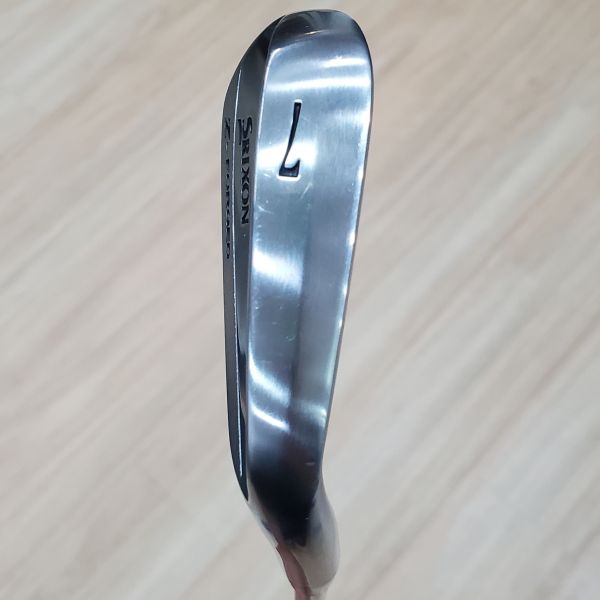 二手近新品SRIXON Z-ꜰᴏʀɢᴇᴅ 33° 7號鐵桿 搭配Dynamic Gold  S200 ᴅ.ꜱ.ᴛ. 112 S桿身 