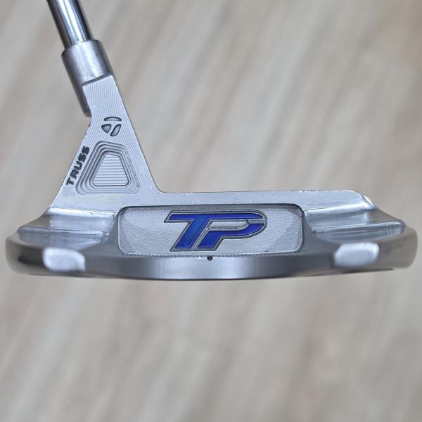 二手超美品 女生 女用TaylorMade TP ᴄᴏʟʟᴇᴄᴛɪᴏɴ ᴀʀᴅᴍᴏʀᴇ ᴛᴍ𝟣 32"推桿 