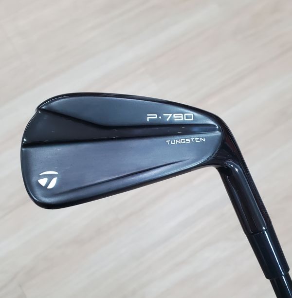 二手超美品TaylorMade P790 ʙʟᴀᴄᴋ(黑武士限量版) 7號鐵桿 搭配原廠特注高階鋼碳纖維Fujikura MCI 80-S 86 S桿身 