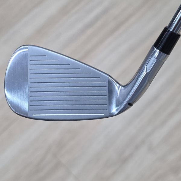 二手近新品TaylorMade Qi 28° 7號鐵桿 搭配N.S.Pro 910 105 S桿身 