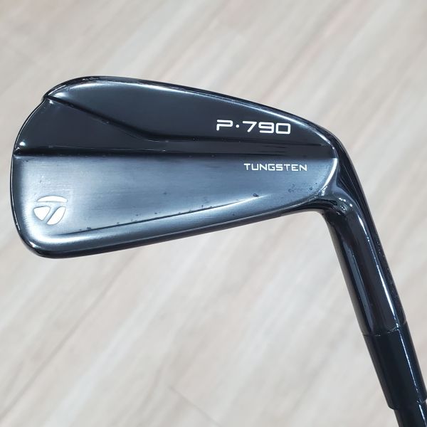 二手超美品TaylorMade P790 ɪɪɪ ʙʟᴀᴄᴋ(黑武士版) 30.5° 7號鐵桿 搭配MCI ʙʟᴀᴄᴋ 𝟪𝟢-ꜱ 86 S桿身 