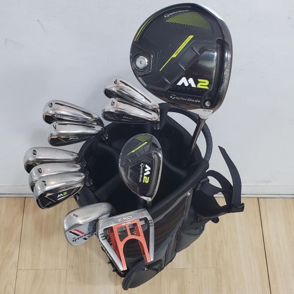 二手美品TaylorMade M2 9.5°開球木桿 搭配TM1-217 53 S桿身+19° 3號小雞腿 搭配REAX 75 S桿身+4-P(共7支)鐵桿組 搭配REAX 88 ʜʟ 88 S桿身+TaylorMade ATV 56/8°挖起桿 搭配KBS ᴡᴇᴅɢᴇ 120 W桿身+ODYSSEY EXO ꜱᴇᴠᴇɴ 35"推桿 搭配類牛仔皮全新腳架式球袋 