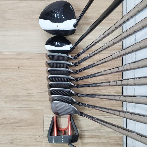 二手美品TaylorMade M2 9.5°開球木桿 搭配TM1-217 53 S桿身+19° 3號小雞腿 搭配REAX 75 S桿身+4-P(共7支)鐵桿組 搭配REAX 88 ʜʟ 88 S桿身+TaylorMade ATV 56/8°挖起桿 搭配KBS ᴡᴇᴅɢᴇ 120 W桿身+ODYSSEY EXO ꜱᴇᴠᴇɴ 35"推桿 搭配類牛仔皮全新腳架式球袋 