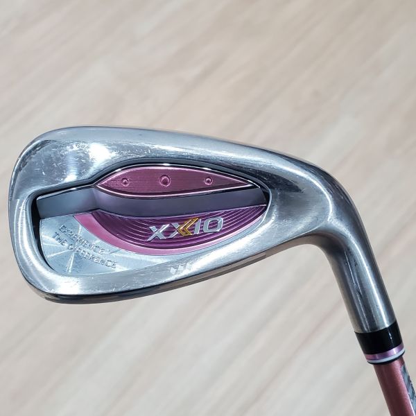 二手美品 女生 女用XXIO 13 ʙᴏʀᴅᴇᴀᴜx(波爾多粉) 30° 7號鐵桿 搭配ᴅꜱᴛ MP1300L 35 L桿身