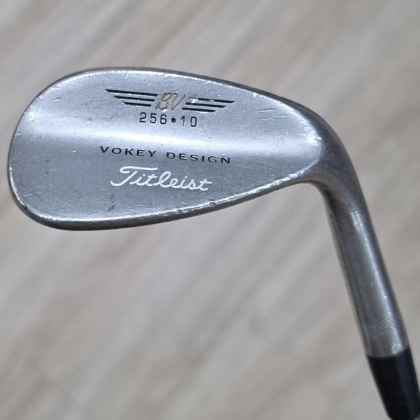 二手品Titleist ᴠᴏᴋᴇʏ ᴅᴇꜱɪɢɴ(生鐵版) 256·10 56/10°挖起桿 搭配Dynamic Gold S桿身 