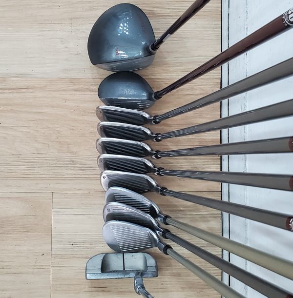 二手品 兒童 青年USKG ULTRA LIGHT DV² UL60 ᴡᴛ-𝟣𝟢u 14°/26°/56-12° 開球木桿/4號小雞腿/6-P(共5支)鐵桿組/挖起桿 搭配WT-10 𝟨𝟢ᴡ/ɪ K桿身+50-8°/60-8°挖起桿 搭配TS3 v5 K桿身+JEKYLL 21"推桿 搭配二手品Maroon腳架式球袋 