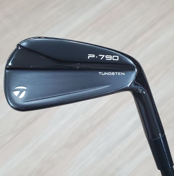 二手近新品TaylorMade P790 ɪɪɪ ʙʟᴀᴄᴋ(黑武士版) 30.5° 7號鐵桿 搭配MCI ʙʟᴀᴄᴋ 𝟪𝟢-ꜱ 86 S桿身 