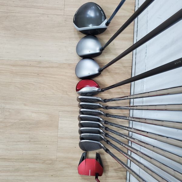 二手品TaylorMade SIM ᴍᴀx 10.5°開球木桿 搭配原廠特注高階Speeder 661 ᴇᴠᴏʟᴜᴛɪᴏɴ V 66 S桿身+SLDR S 15°/18° 3/5號球道木桿 搭配Speeder 65  65 R(美)桿身+NIKE CPR 26°小雞腿 搭配原廠 R桿身+SIM² ᴍᴀx 5-S(共8支)鐵桿組 搭配KBS MAX ᴍᴛ 85 93 S桿身+Spider GT ʀᴇᴅ 34"推桿 搭配近全新球袋 