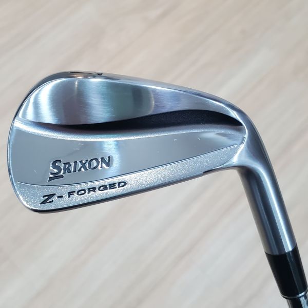 二手近新品SRIXON Z-ꜰᴏʀɢᴇᴅ 33° 7號鐵桿 搭配Dynamic Gold  S200 ᴅ.ꜱ.ᴛ. 112 S桿身 