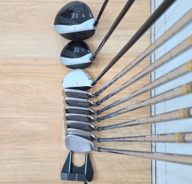 二手美品TaylorMade M4 10.5°/15° 開球木桿/3號球道木桿/5-P(共6支)鐵桿組 搭配FUBUKI/REAX ᴛᴍ𝟧/𝟫𝟢 54/50/99 S桿身+BURNER ꜱᴜᴘᴇʀꜰᴀꜱᴛ 𝟤.𝟢 ʀᴇꜱᴄᴜᴇ 18° 3號小雞腿 搭配FUBUKI 𝟨𝟢 61 S桿身+MIURA GIKEN MG-S01 tour. 57°挖起桿 搭配N.S.Pro MODUS³ 105 ᴡᴇᴅɢᴇ 111 W桿身+ODYSSEY STROKE LAB ꜱᴇᴠᴇɴ 34"推桿 搭配全新球袋 