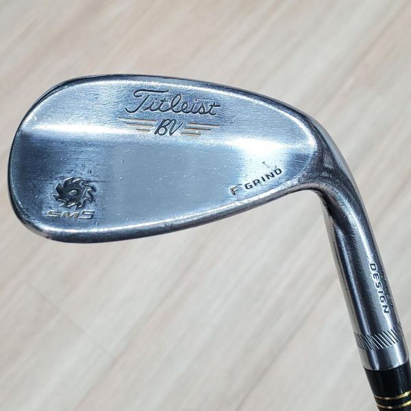 二手品Titleist SM5 F ɢʀɪɴᴅ ᴛᴏᴜʀ ᴄʜʀᴏᴍᴇ(經典版) 52/𝟢𝟪°挖起桿 搭配N.S.Pro 𝟪𝟪𝟢 ᴀᴍᴄ S桿身 