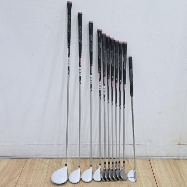 二手近新品 女生 女用PRGR sweep ᴍ-𝟣𝟧 11.5°/18°/24°/29° 開球木桿/4號球道木桿(𝟣𝟧𝟢)/7號球道木桿(𝟣𝟥𝟢)/6號小雞腿(𝟣𝟣𝟢)/7-S(共6支)鐵桿組 搭配M-30 39/40/37/38/43-39 L桿身+ᴘᴛ-𝟣𝟧 32"推桿 9成新近全新(共11支) 搭配全新類牛仔布腳架式球袋 