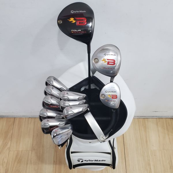 二手美品TaylorMade TOUR BURNER ʙʟᴀᴄᴋ 10.5°/15˚ 1木/3木 搭配RE*AX ꜱᴜᴘᴇʀꜰᴀꜱᴛ 60/49 R(美)桿身+ʀᴇꜱᴄᴜᴇ 25° 5號小雞腿 搭配RE＊AX ꜱᴜᴘᴇʀꜰᴀꜱᴛ ʙᴜʀɴᴇʀ ᴘʟᴜꜱ 57 S桿身+PLUS 4-A鐵桿組 搭配Burner 85 R(美)桿身+Ben Hogan 6004 LOB ꜰᴏʀɢᴇᴅ 60°挖起桿 搭配RIFLE ꜰᴄᴍ 𝟧.𝟧 134≒S桿身+PING 𝓚𝓪𝓻𝓼𝓽𝓮𝓷 33"推桿 搭配球袋 