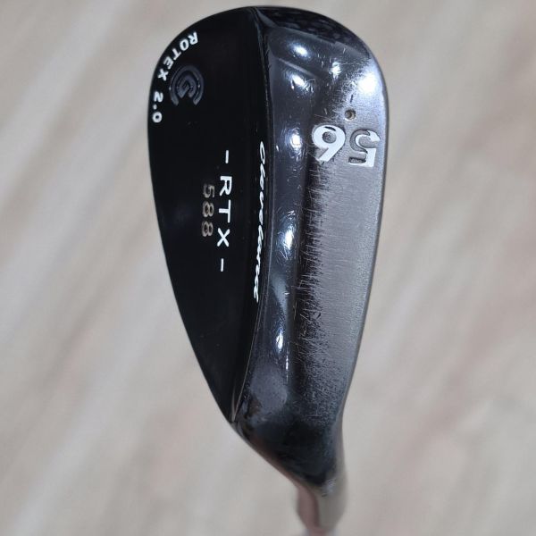 二手品Cleveland -RTX- 588 ʀᴏᴛᴇx 𝟤.𝟢 ʙʟᴀᴄᴋ ꜱᴀᴛɪɴ(曜黑版) 56/𝟪°挖起桿 搭配Dynamic Gold ꜱ𝟤𝟢𝟢 129 W桿身 