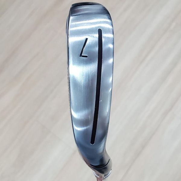 二手近新品TaylorMade Qi 28° 7號鐵桿 搭配N.S.Pro 820 97 R桿身 