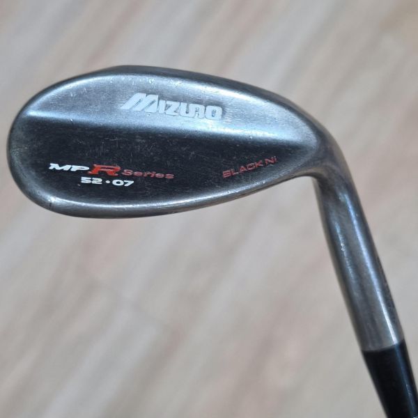 二手品Mizuno ᴍᴘ R ꜱeries ʙʟᴀᴄᴋ ɴi 52/07°挖起桿 搭配Dynamic Gold 124 W桿身 